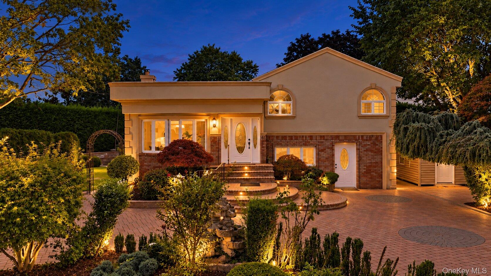 1072 Hicksville Road