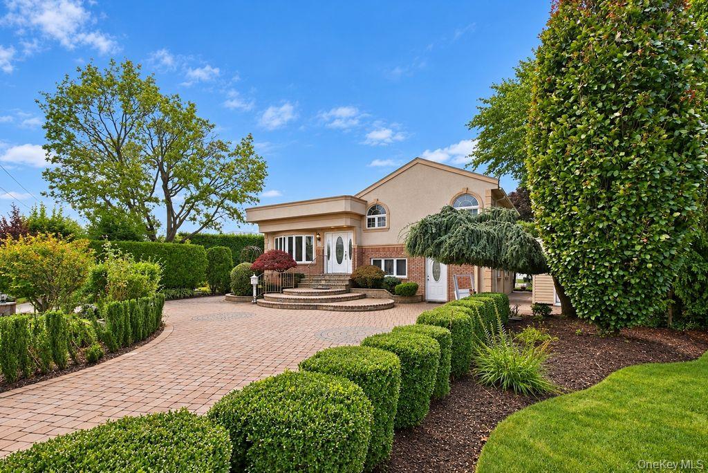 1072 Hicksville Road