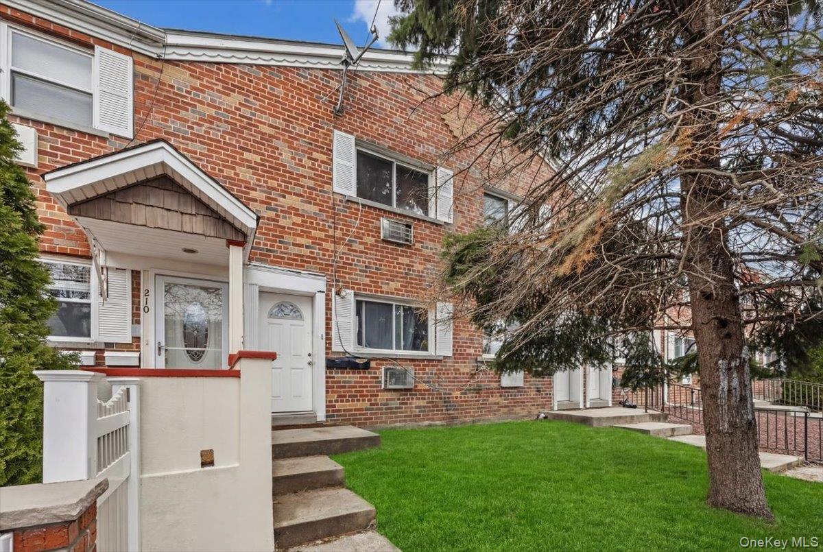 206-208 Balcom Avenue