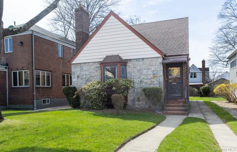 Homes For Sale - 76-14 173rd Street<br/> Queens County, Fresh Meadows, NY 11366