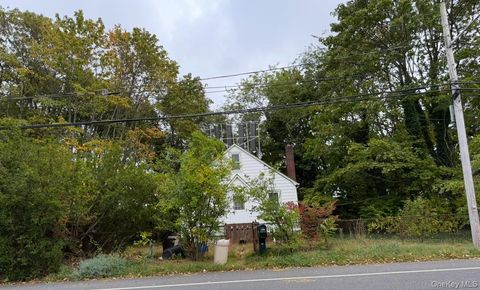 Photo of 1599 3rd Street, West Babylon, NY 11704 (MLS # 926024)