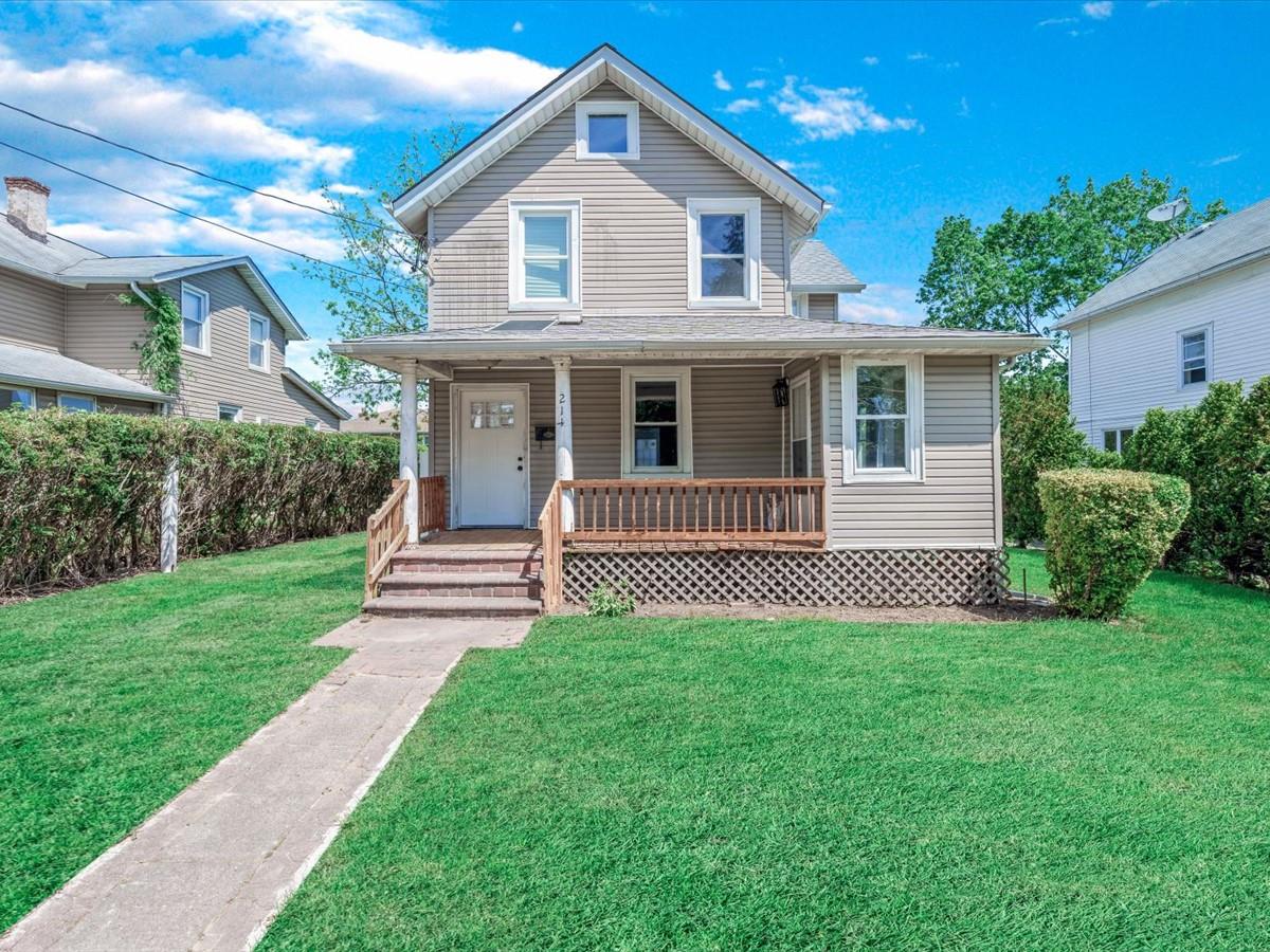 211 Belmont Avenue, Westbury, New York image 1
