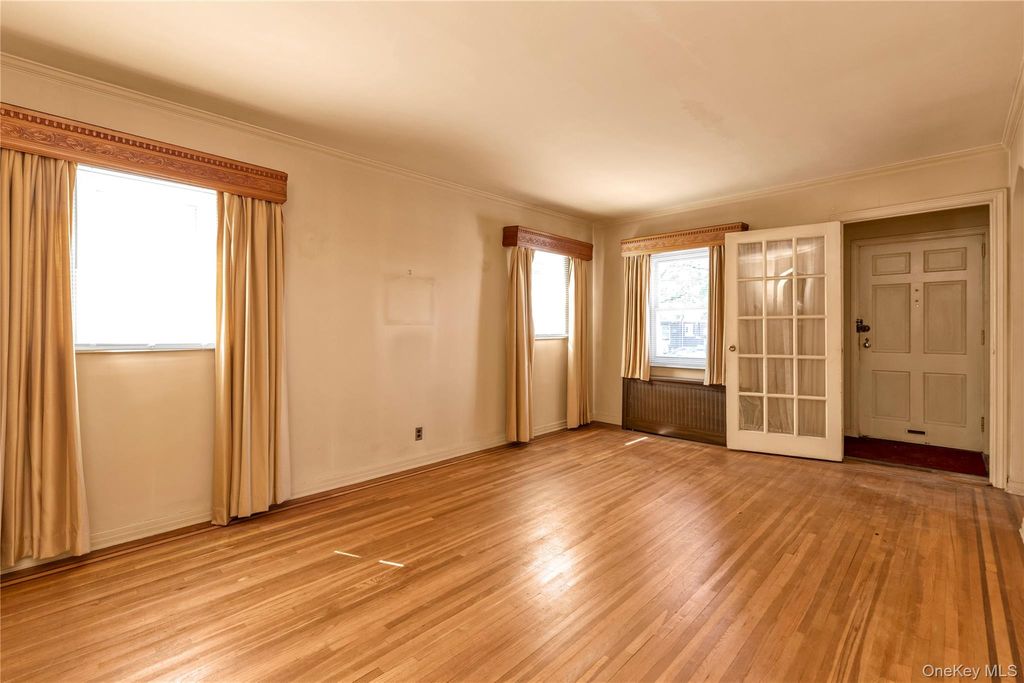 Photo of 172-15 Effington Avenue, Flushing, NY 11358 (MLS # 1000819)