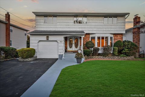 Photo of 1827 Jefferson Avenue, North Bellmore, NY 11710 (MLS # 929817) Photo of 1827 Jefferson Avenue, North Bellmore, NY 11710 (MLS # 929817)