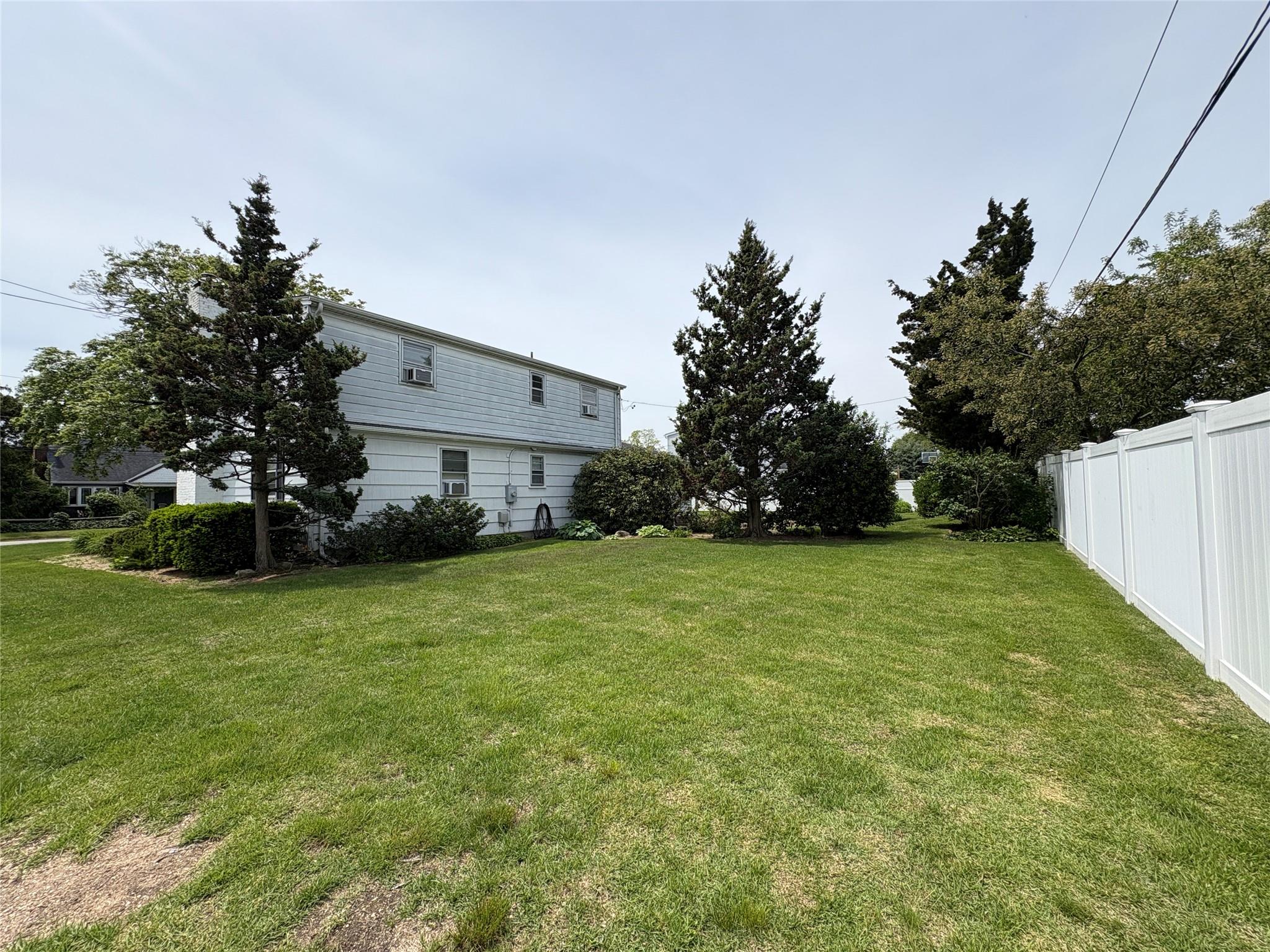 53 Canterbury Lane, North Babylon, New York image 19