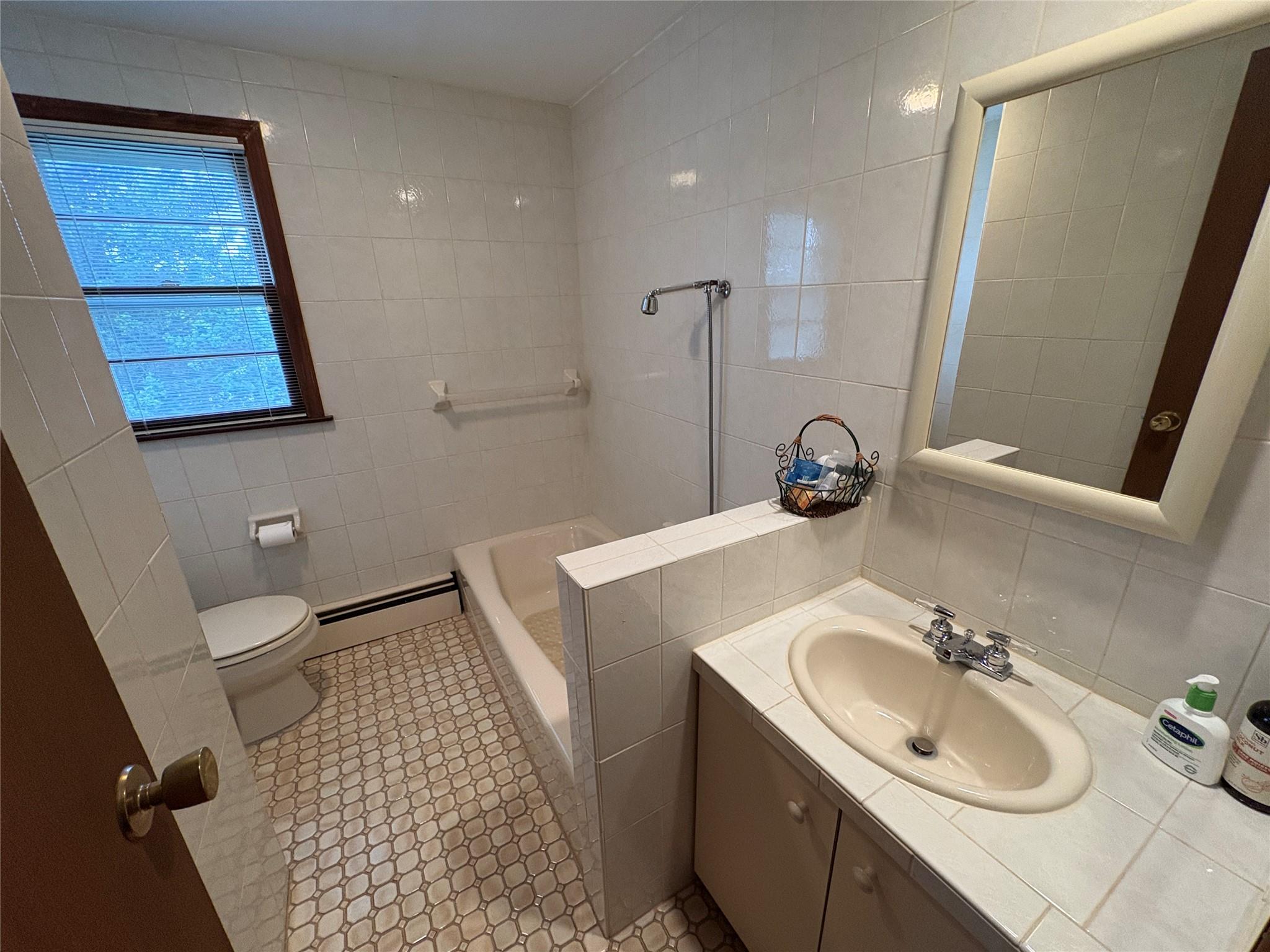 53 Canterbury Lane, North Babylon, New York image 16