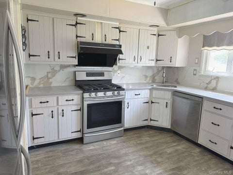 Apartment For Rent - 10 Kings Park Road<br/> Suffolk County, Commack, NY 11725