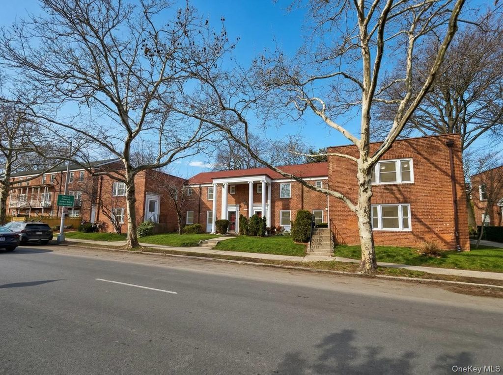 Photo of 144-37 Grand Central Parkway #74E, Briarwood, NY 11435 (MLS # 965811)