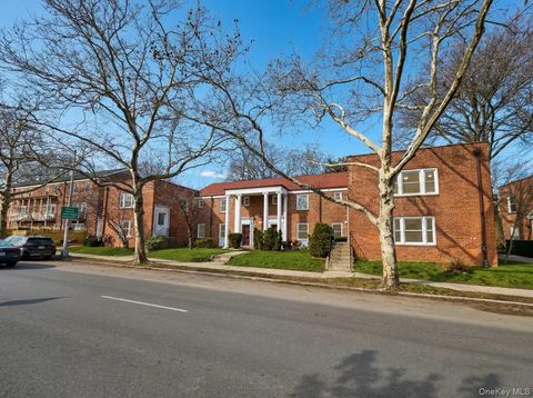 144-37 Grand Central Parkway 74E Briarwood NY 11435