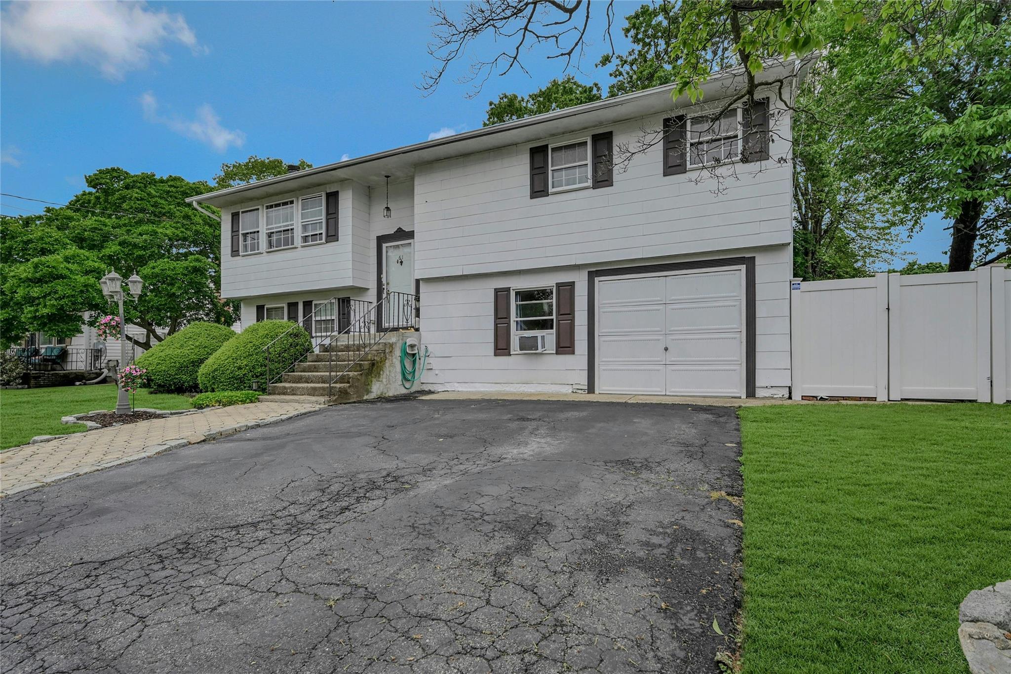 61 Opal Street, Holbrook, New York image 3