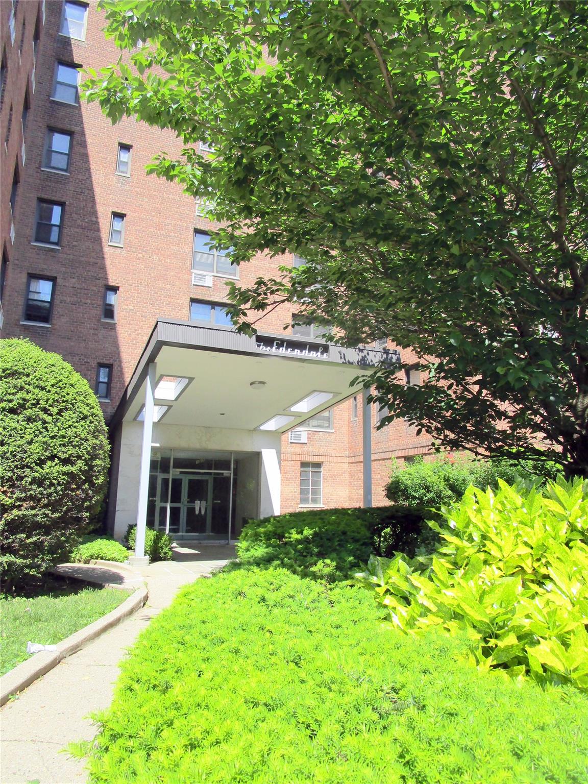 Valentine Lane 5B, Yonkers, New York - 1 Bedrooms  
1 Bathrooms  
3 Rooms - 