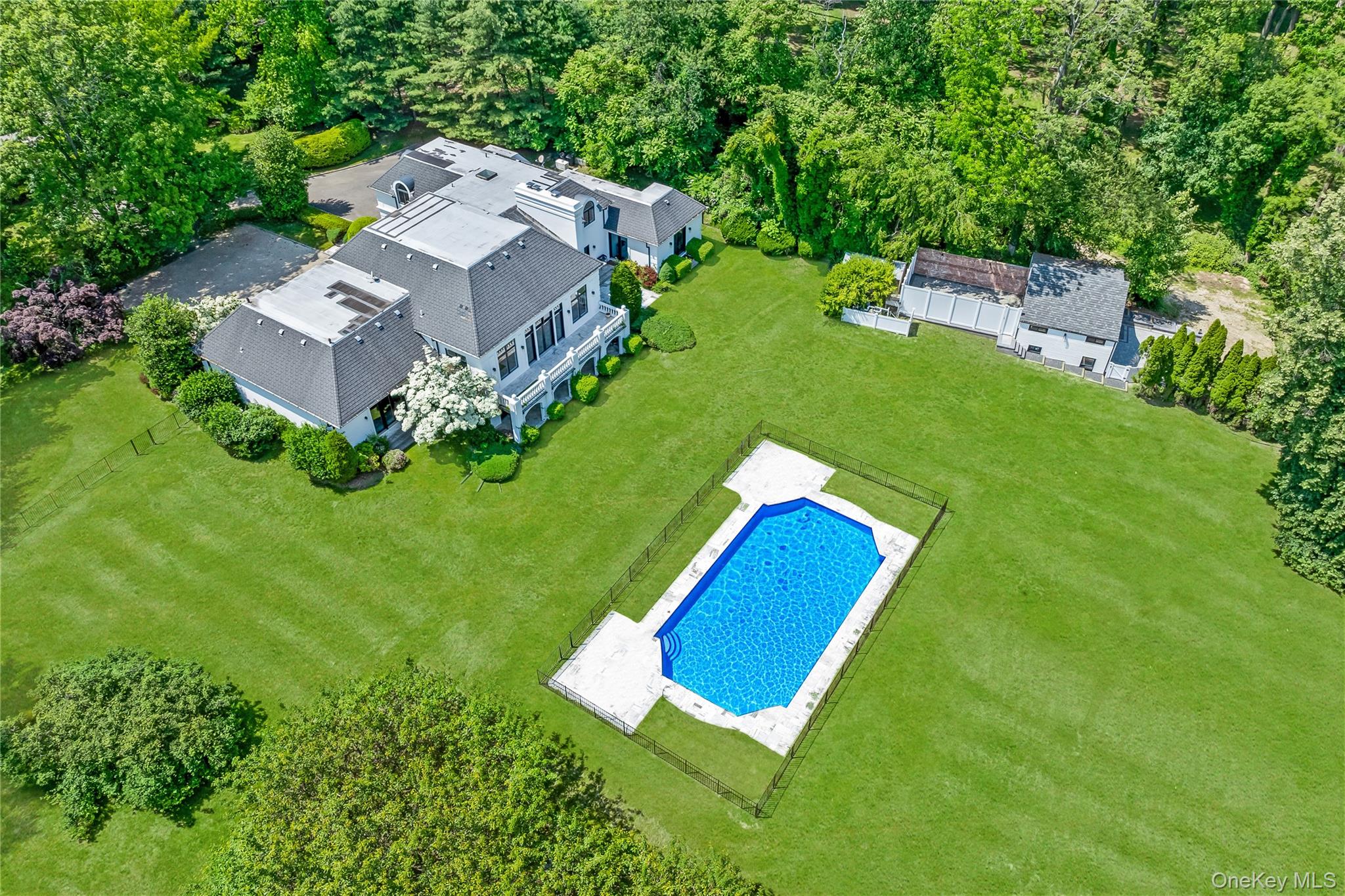 204 Centre Island Road
