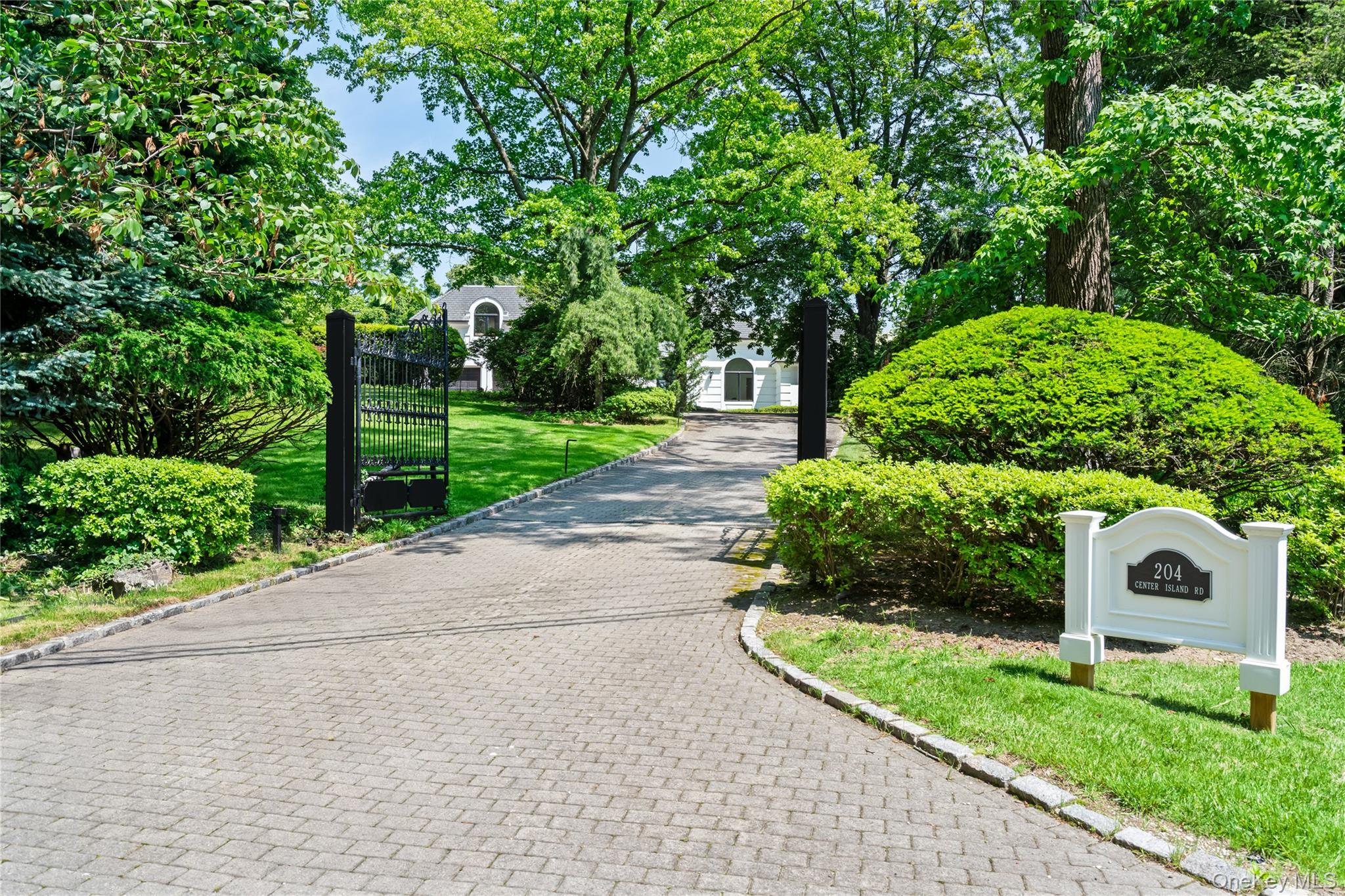 204 Centre Island Road