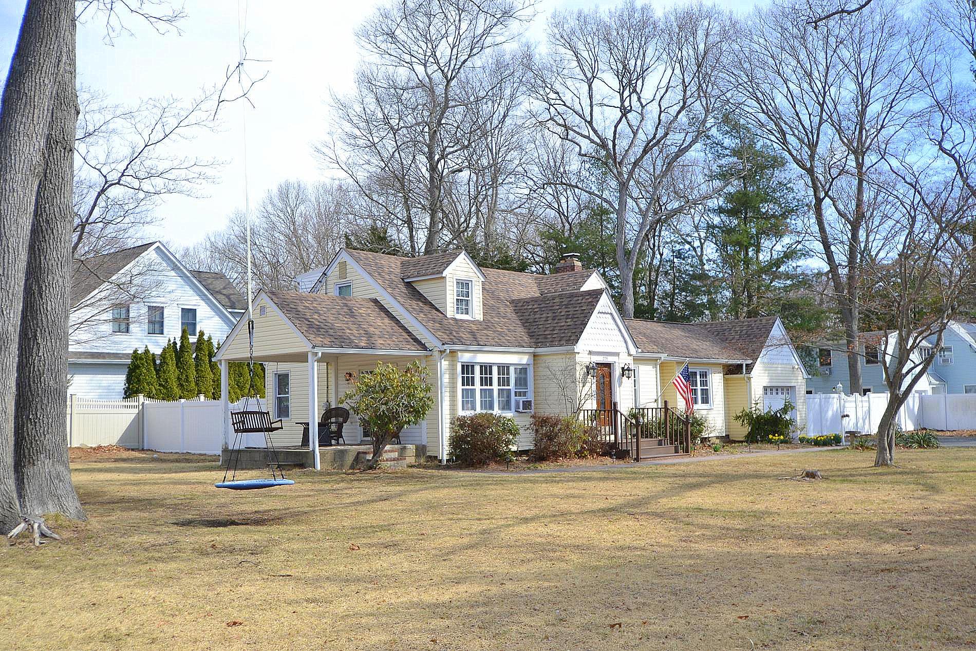 279 Woodlawn Avenue, Saint James, New York image 6