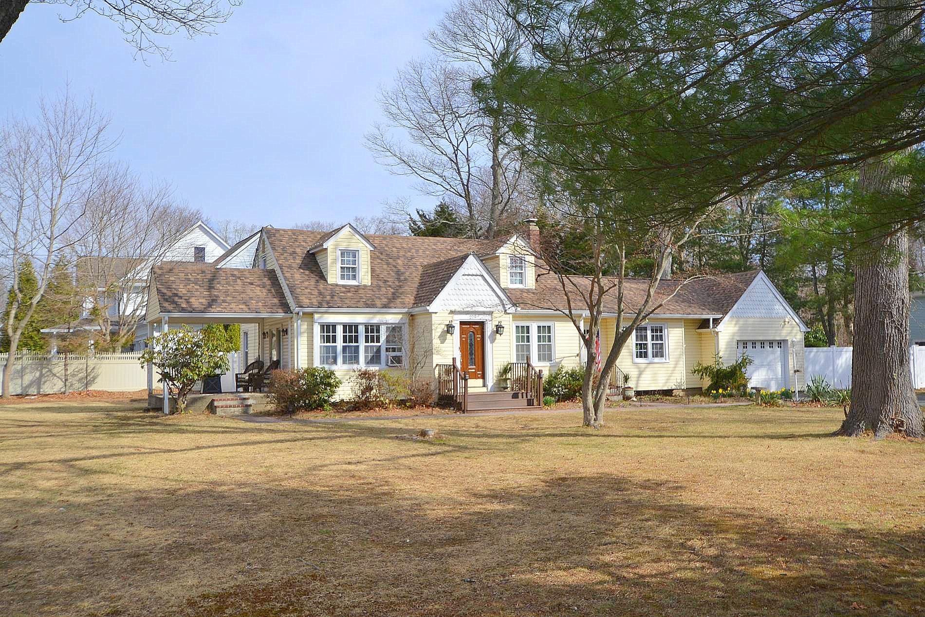 279 Woodlawn Avenue, Saint James, New York image 2