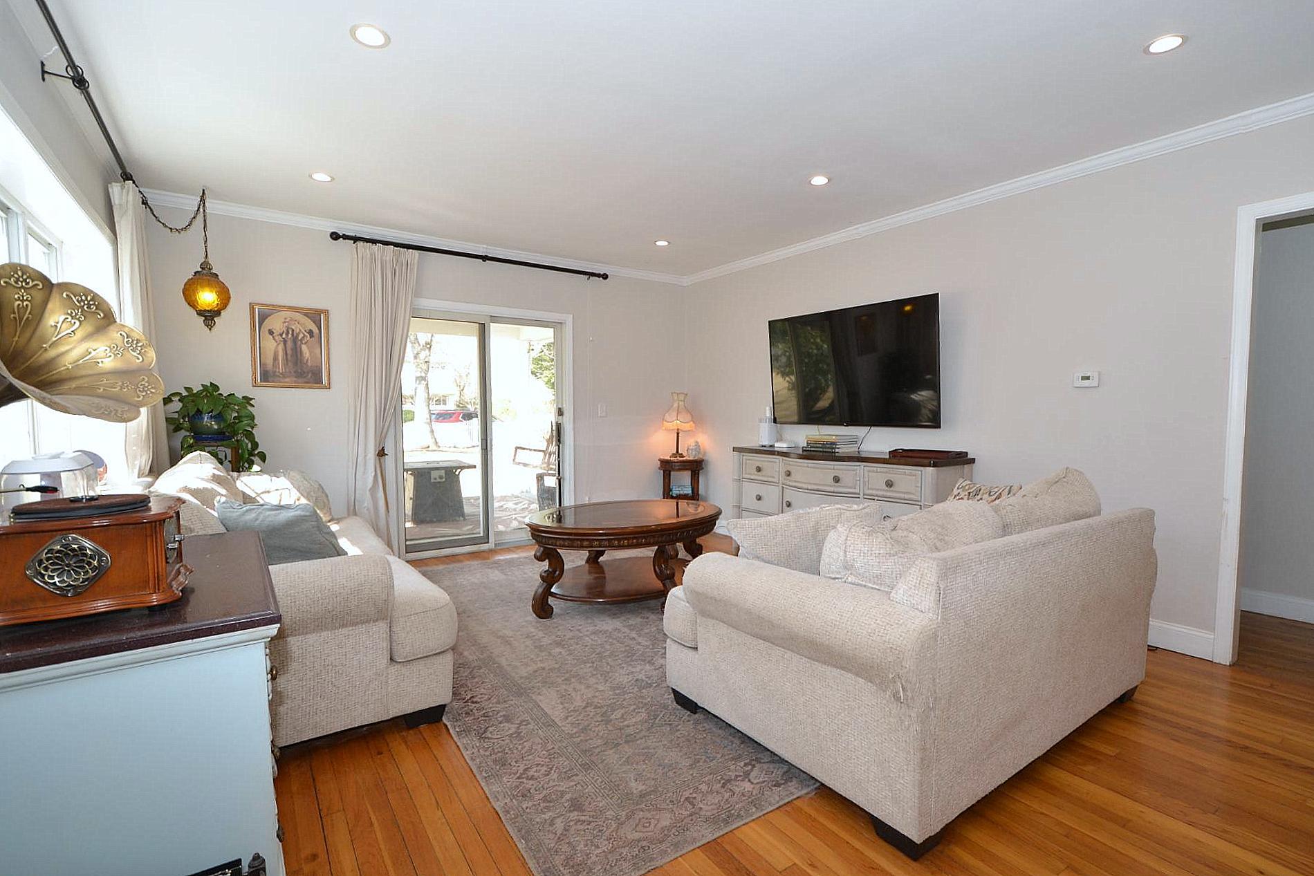 279 Woodlawn Avenue, Saint James, New York image 10