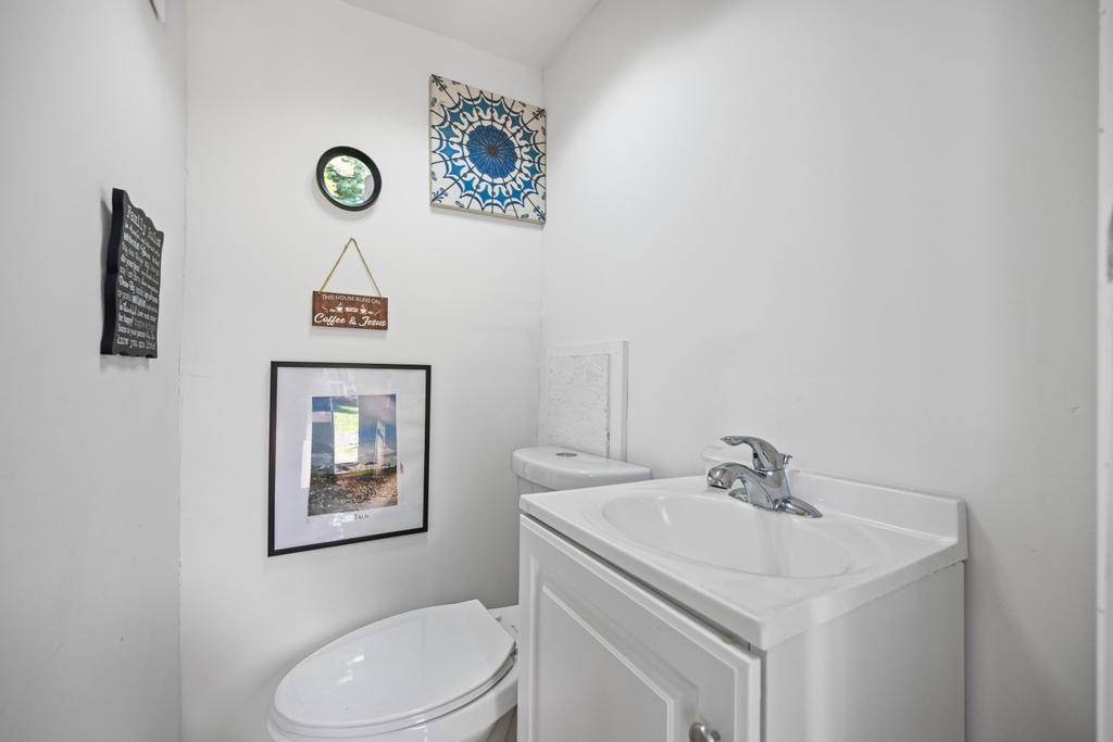 613 14th Street, West Babylon, New York image 13