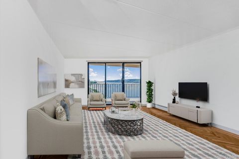 Condo For Sale - 1155 Warburton Avenue #12S<br/> Yonkers, NY 10701