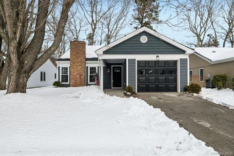 304 Kingston Court Ridge NY 11961