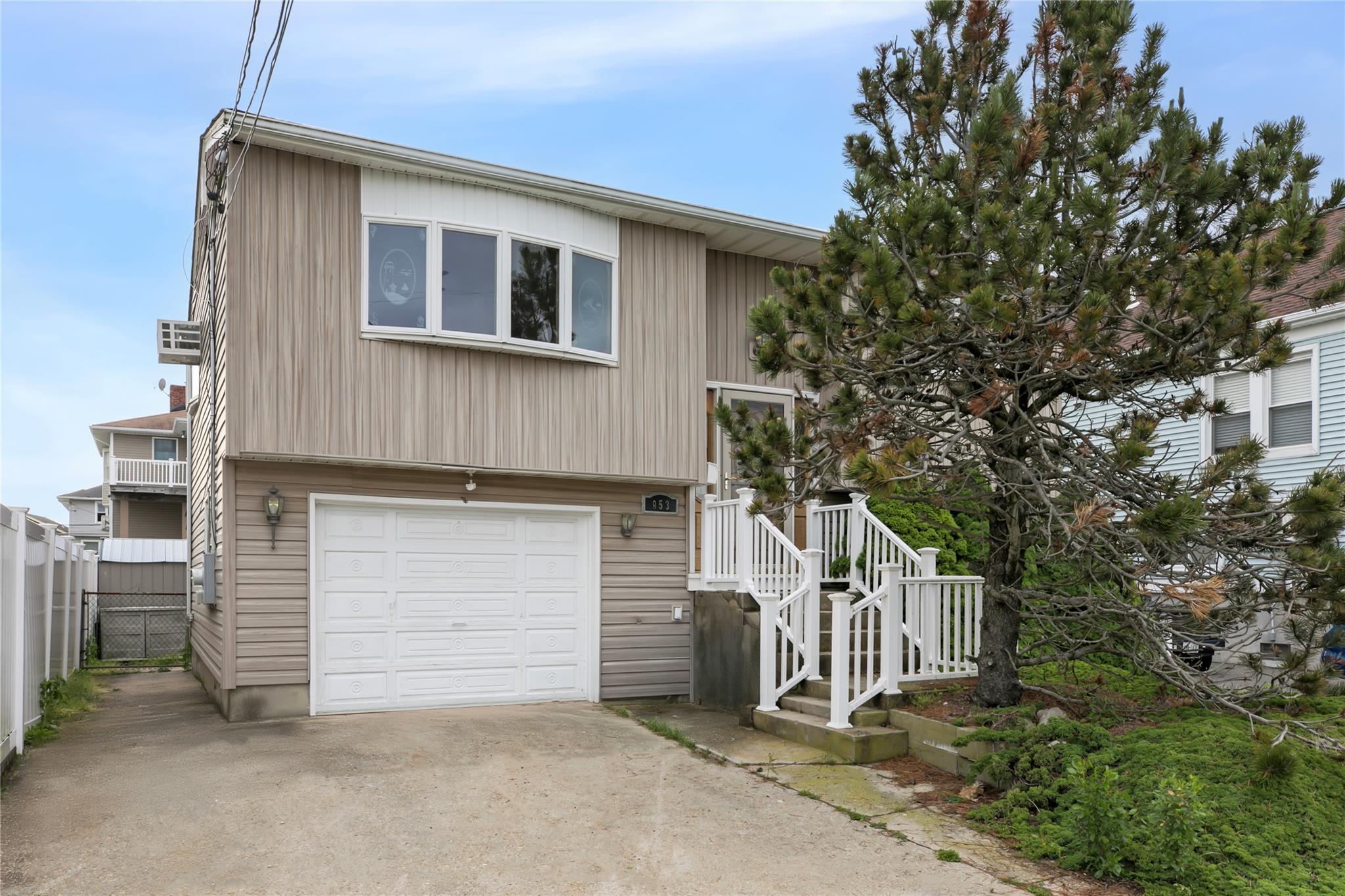 853 Arctic Street, Lindenhurst, New York image 1