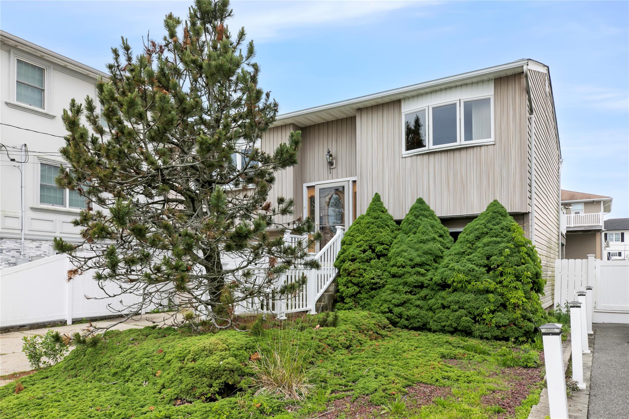 853 Arctic Street, Lindenhurst, New York image 2