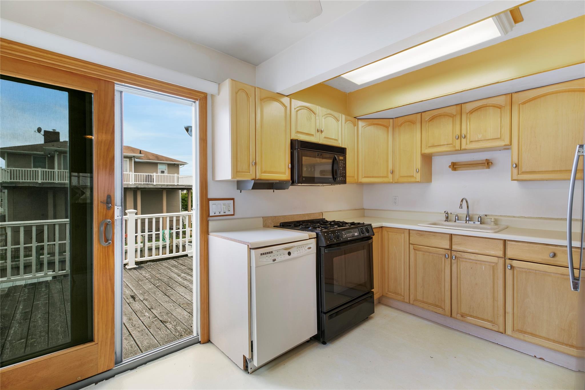 853 Arctic Street, Lindenhurst, New York image 4