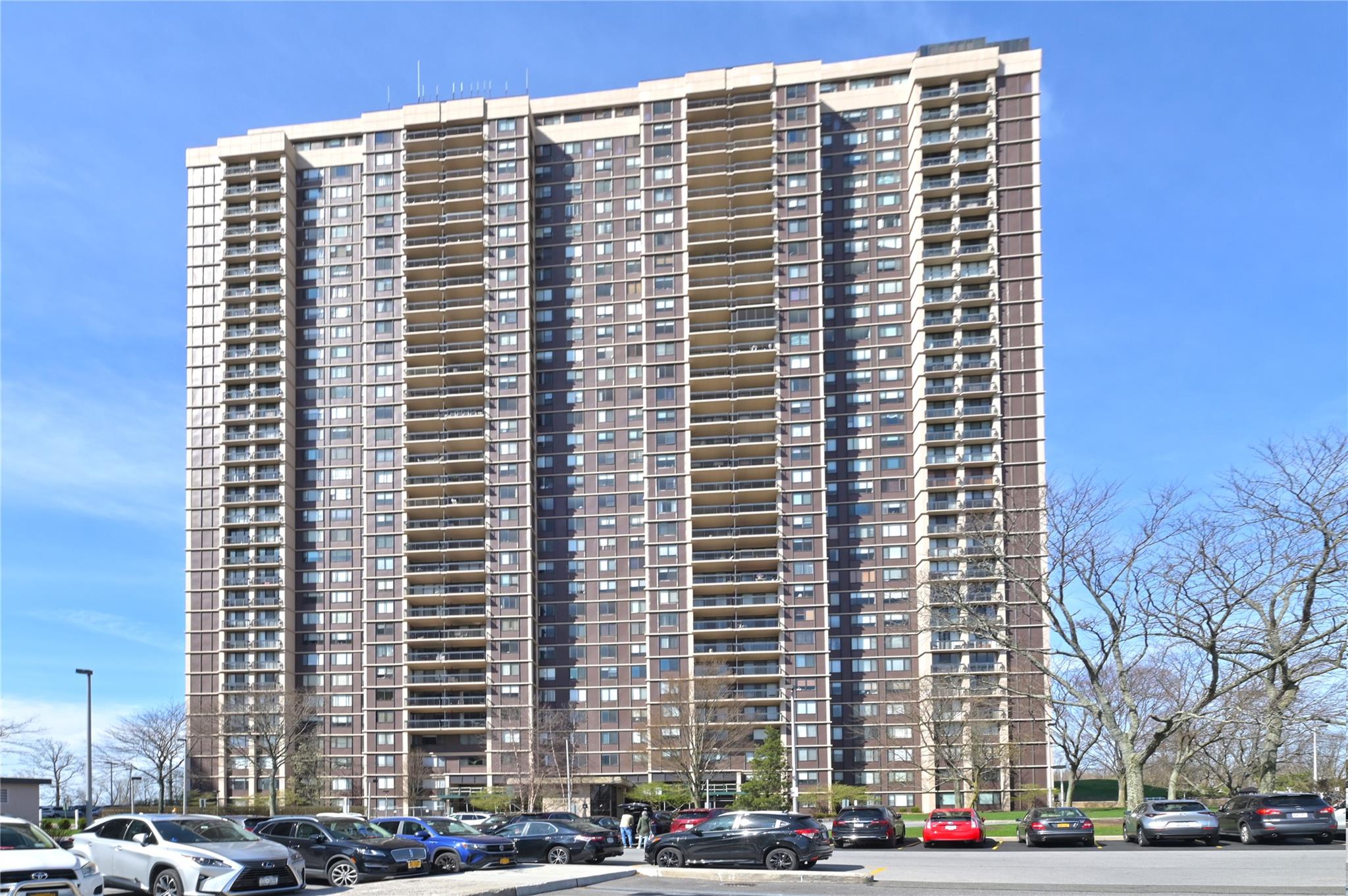 269-10 Grand Central Parkway #33L, Floral Park, New York image 2