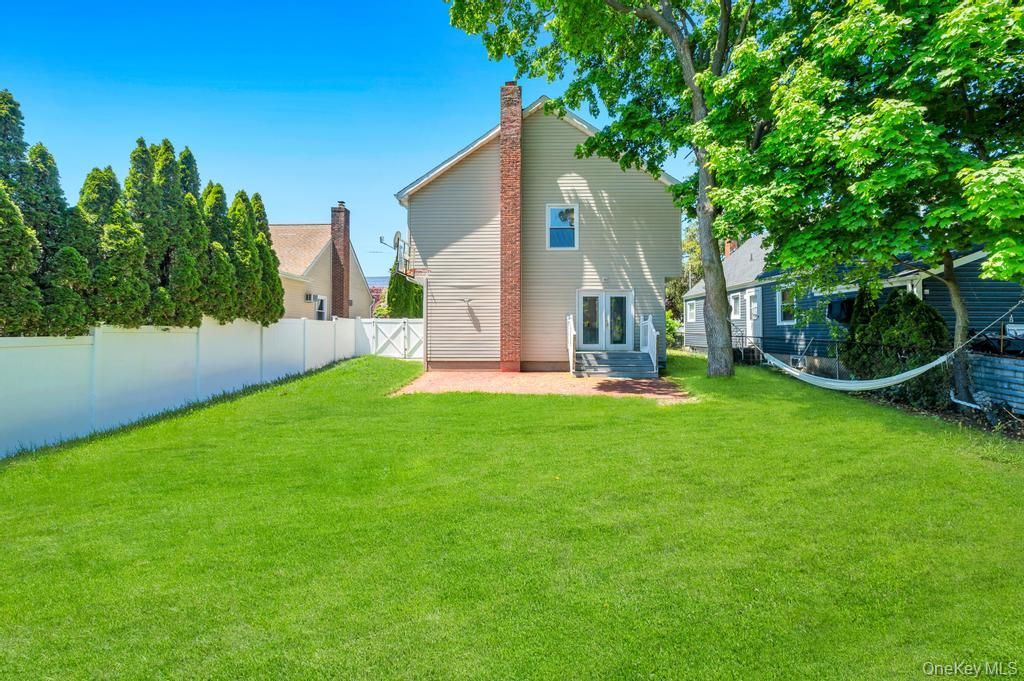 Photo of 1732 Glenmore Avenue, East Meadow, NY 11554 (MLS # 999420)