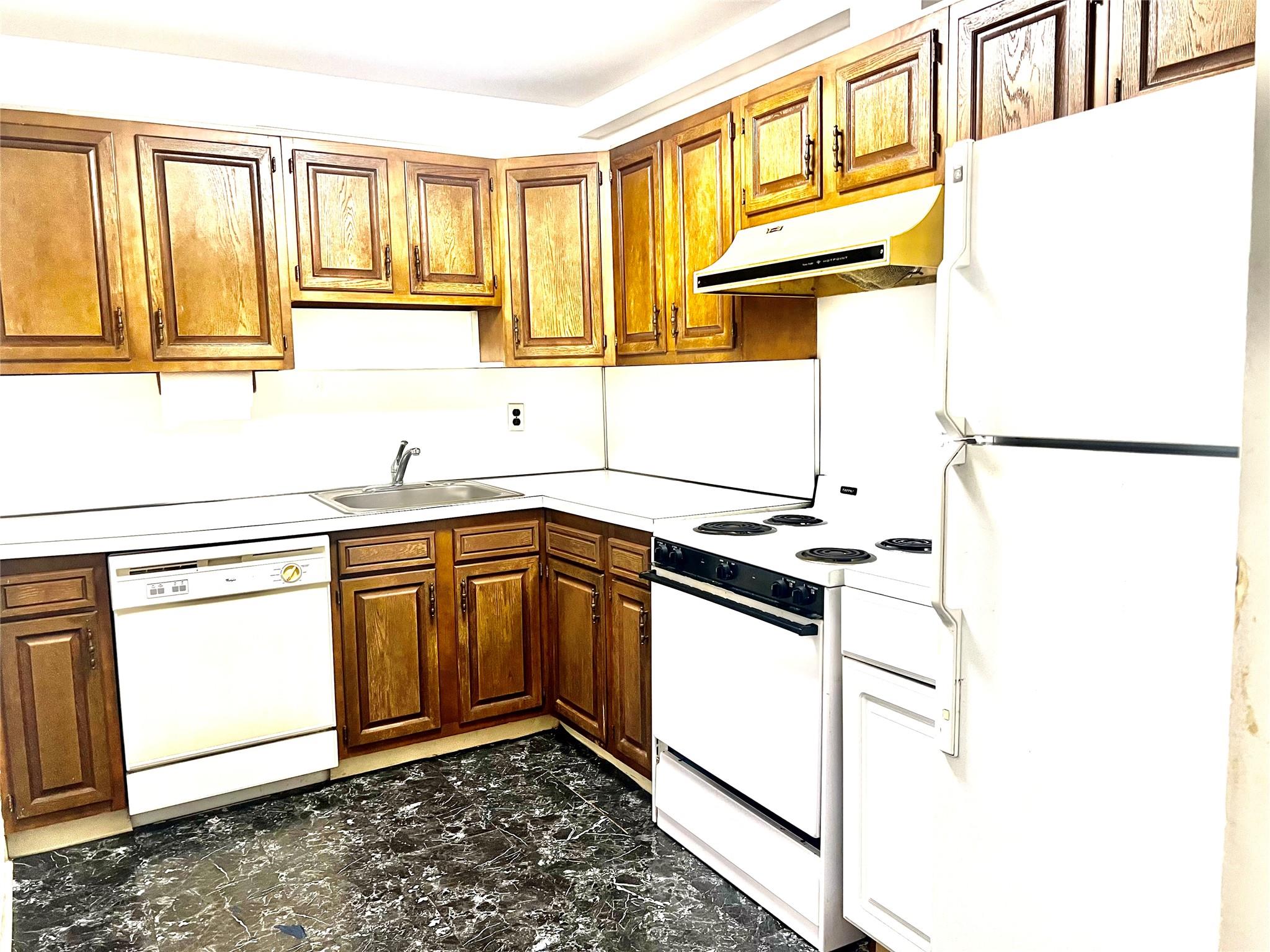 530 Hudson Avenue #A4, Cedarhurst, New York image 3