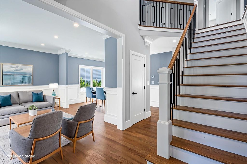 Photo of 22 N Maryland Avenue, Port Washington, NY 11050 (MLS # 889992)