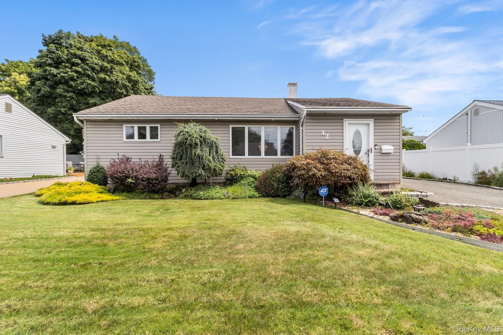 Photo of 42 Stewart Avenue, Bethpage, NY 11714 (MLS # 1043040)