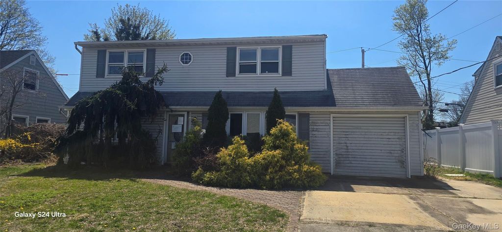 Photo of 3680 Hilaire Way, Seaford, NY 11783 (MLS # 984869)