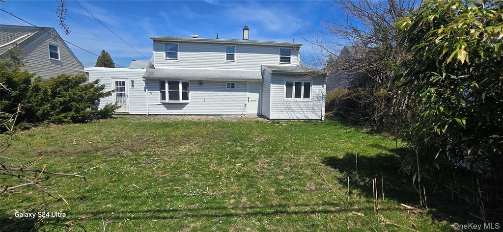 Photo of 3680 Hilaire Way, Seaford, NY 11783 (MLS # 984869)