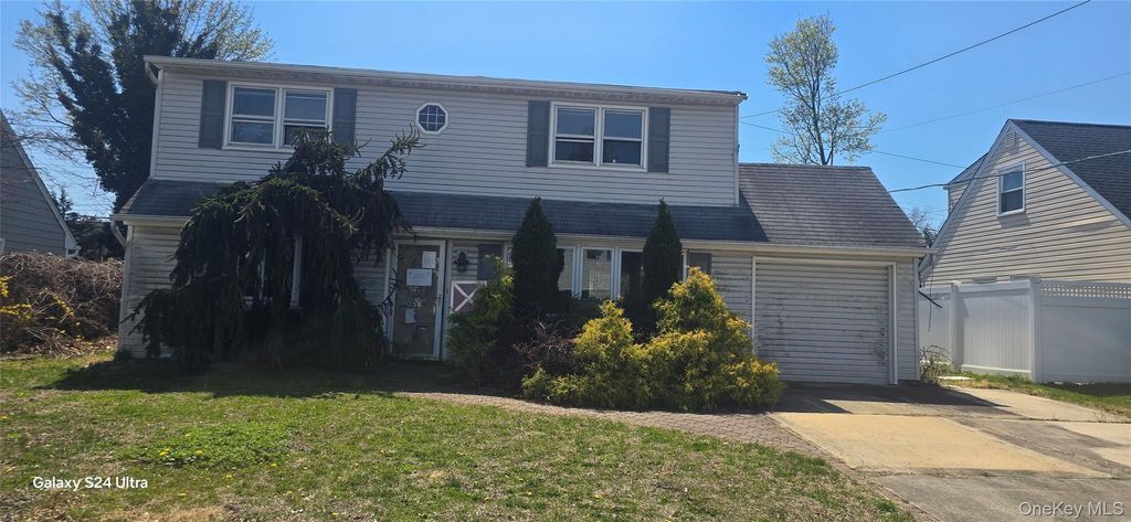 Photo of 3680 Hilaire Way, Seaford, NY 11783 (MLS # 984869)