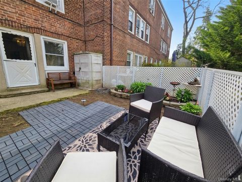 147-15 Village 31 GD Briarwood NY 11435