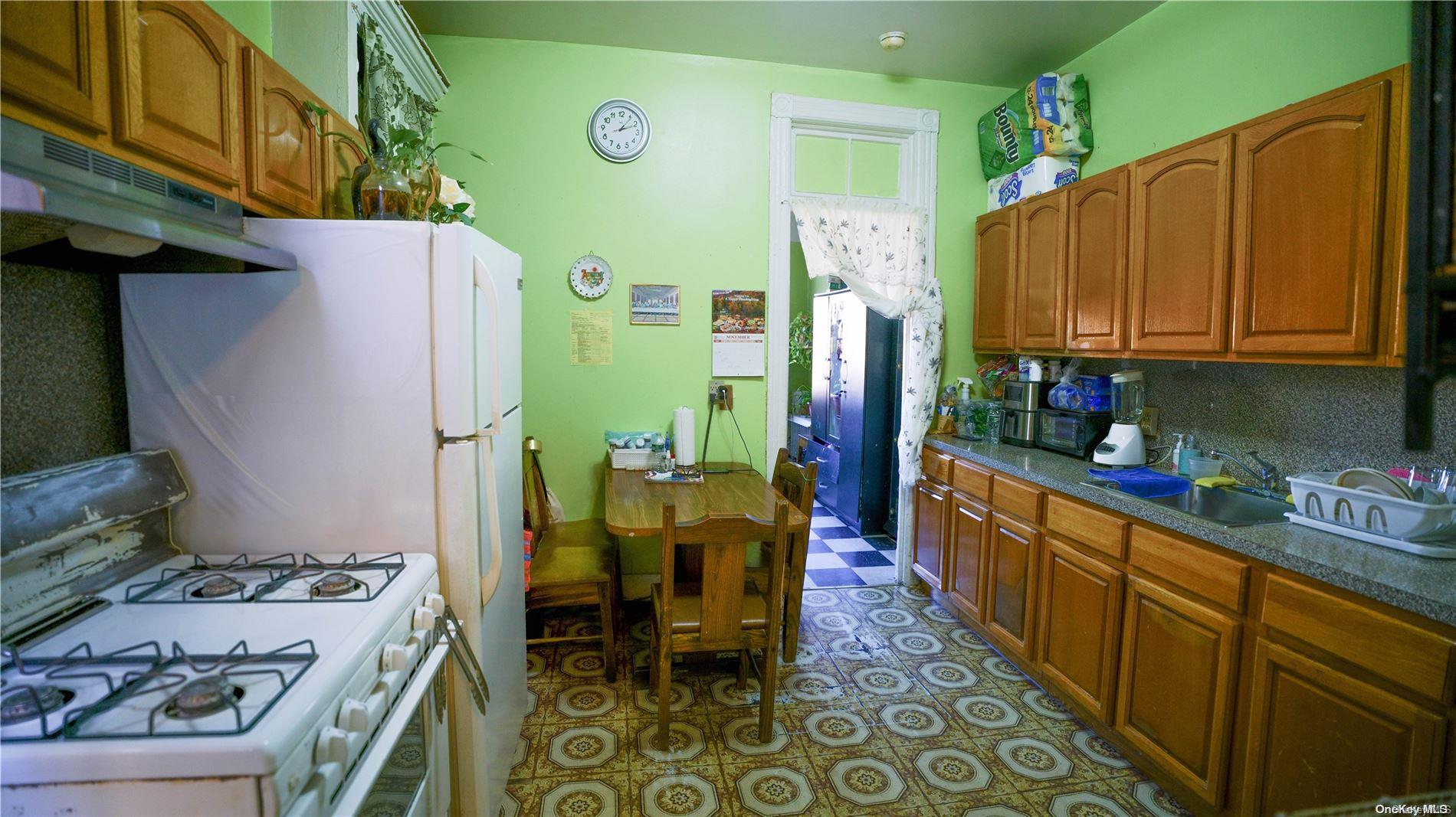 668 Broadway #11, Brooklyn, New York image 7