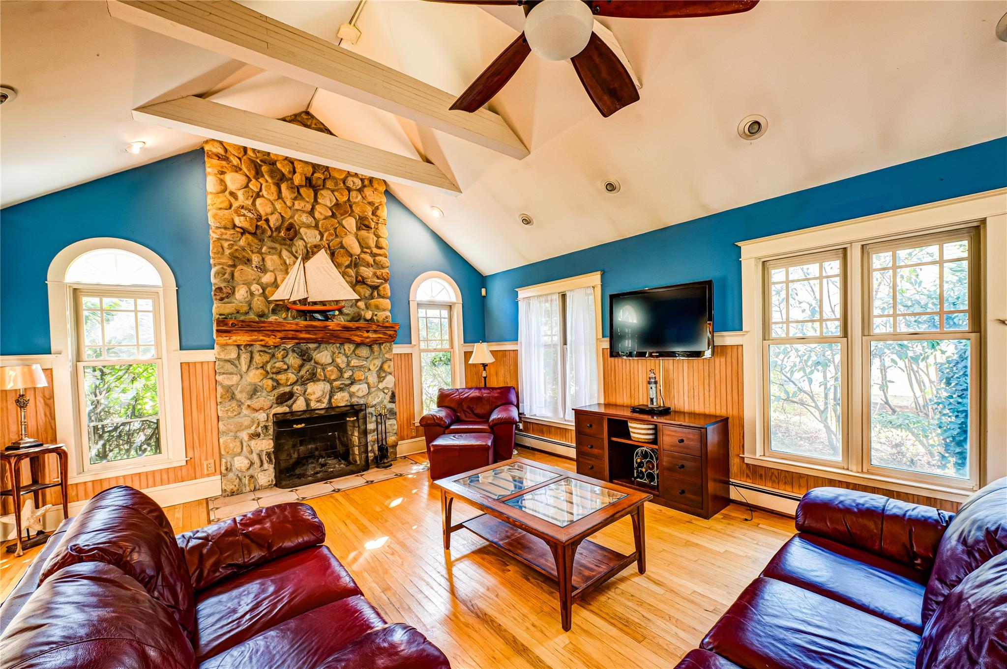 527 Lombardy Boulevard, Brightwaters, New York image 9