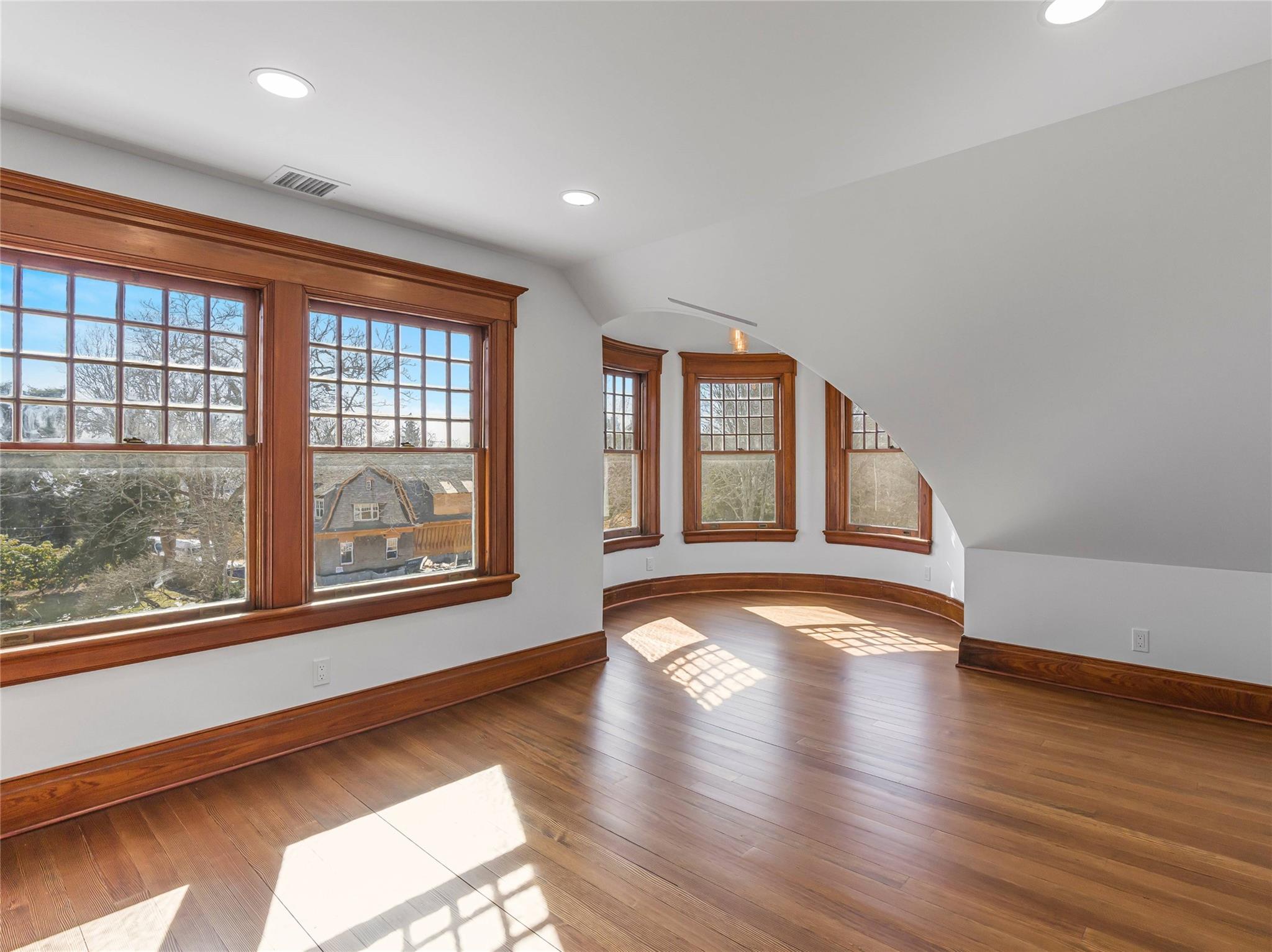 30 Huntting Lane, East Hampton, New York image 7