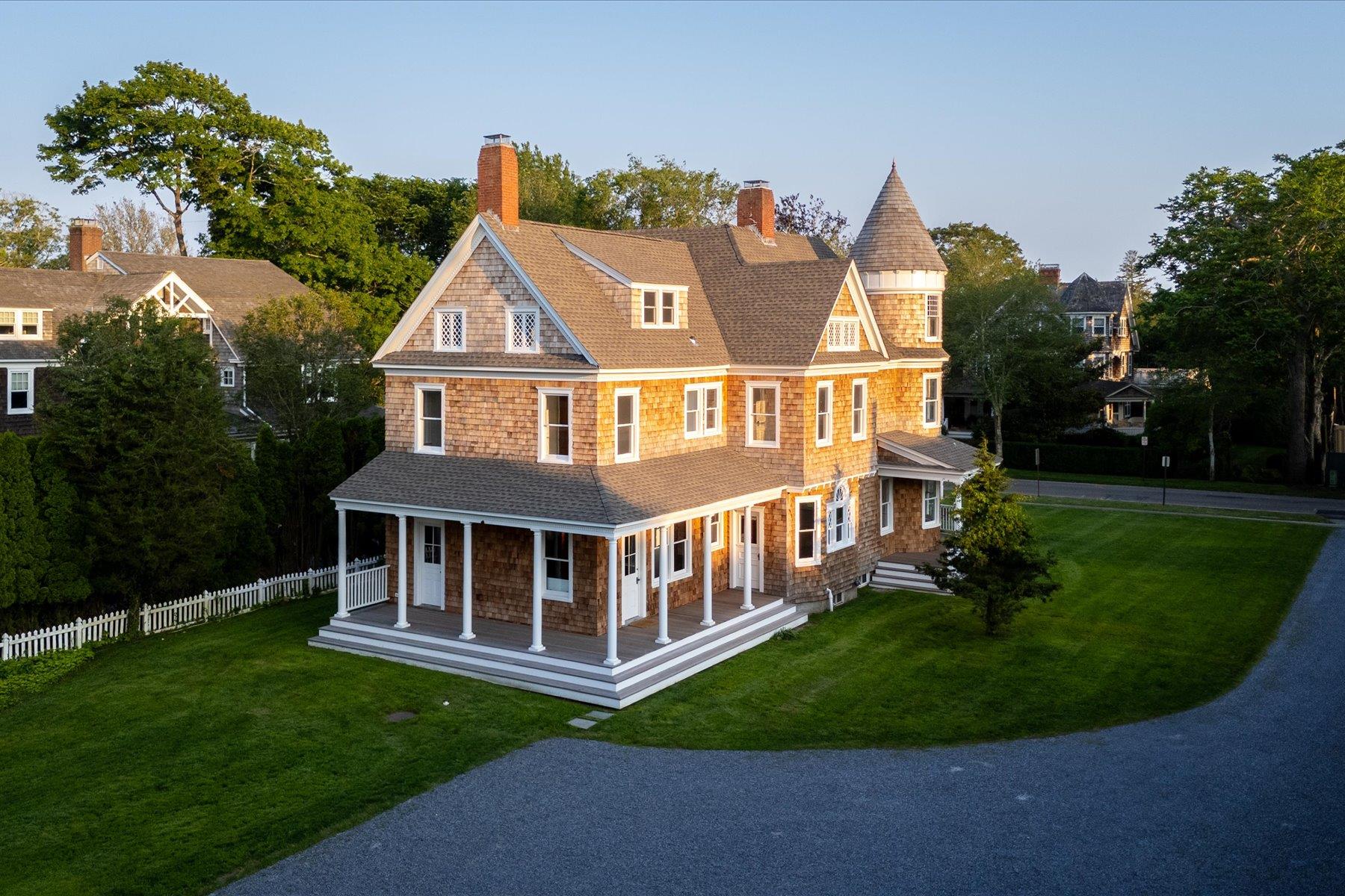 30 Huntting Lane