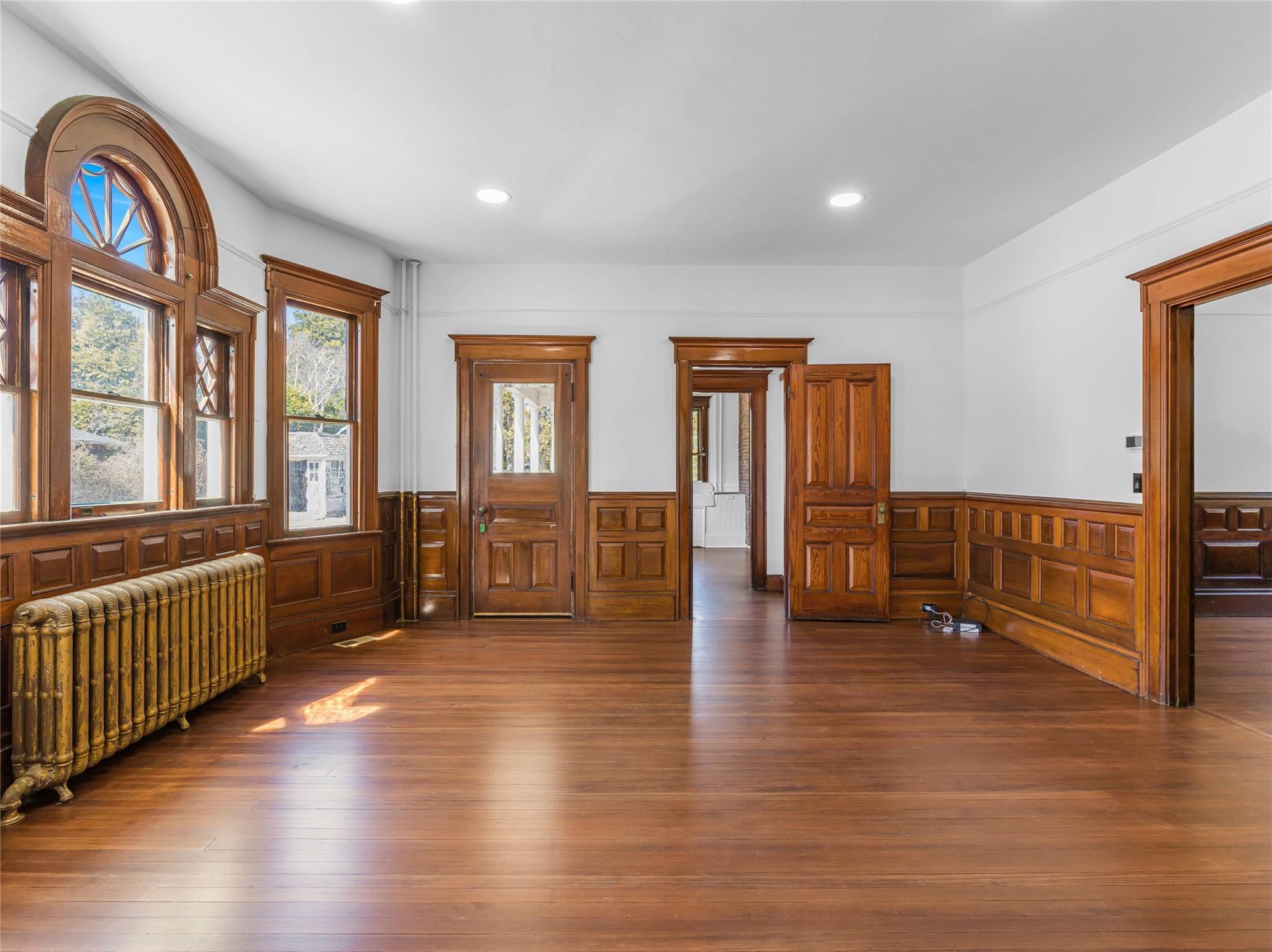30 Huntting Lane, East Hampton, New York image 9