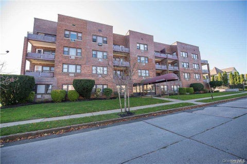 Homes For Sale - 175 Archer Street #2E<br/> Freeport, NY 11520