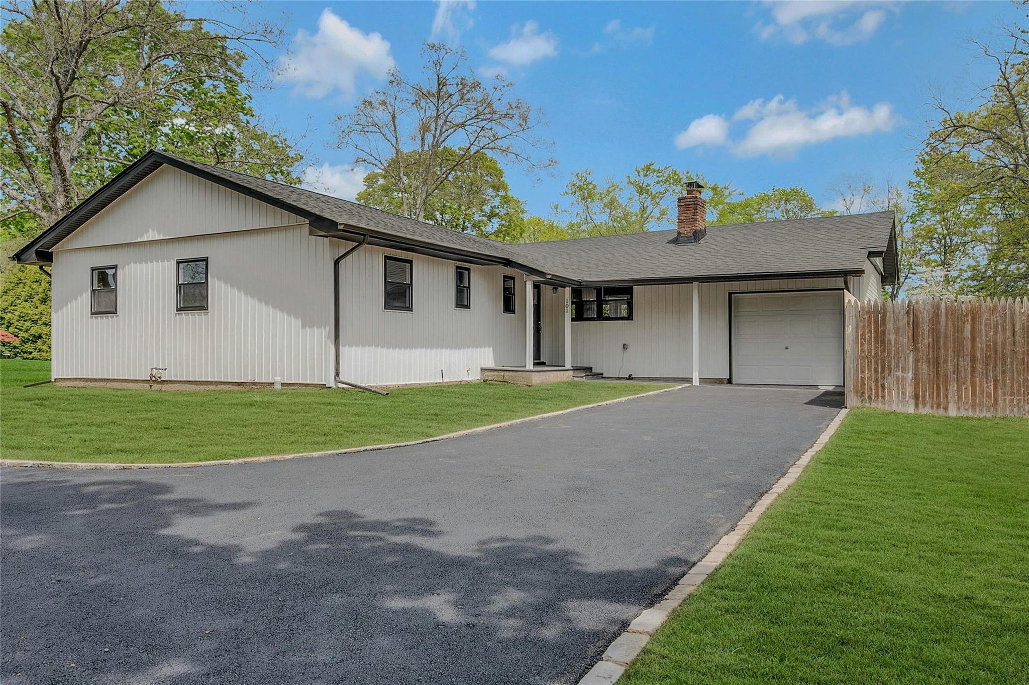101 Gibbs Pond Road, Nesconset, New York image 1