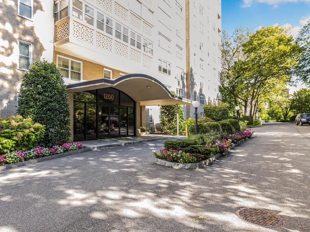 1200 Midland Avenue 10F