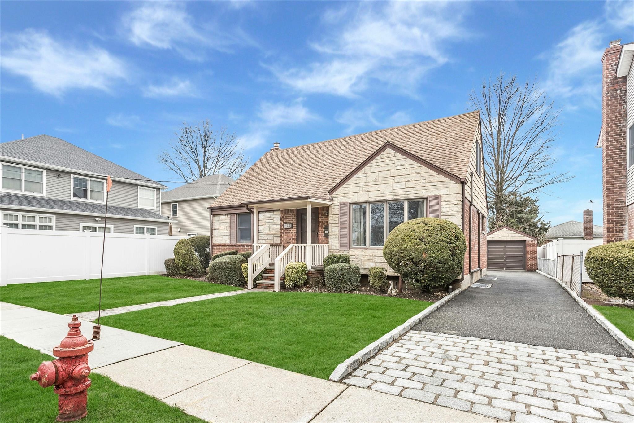 175 Andrews Road, Mineola, New York image 3