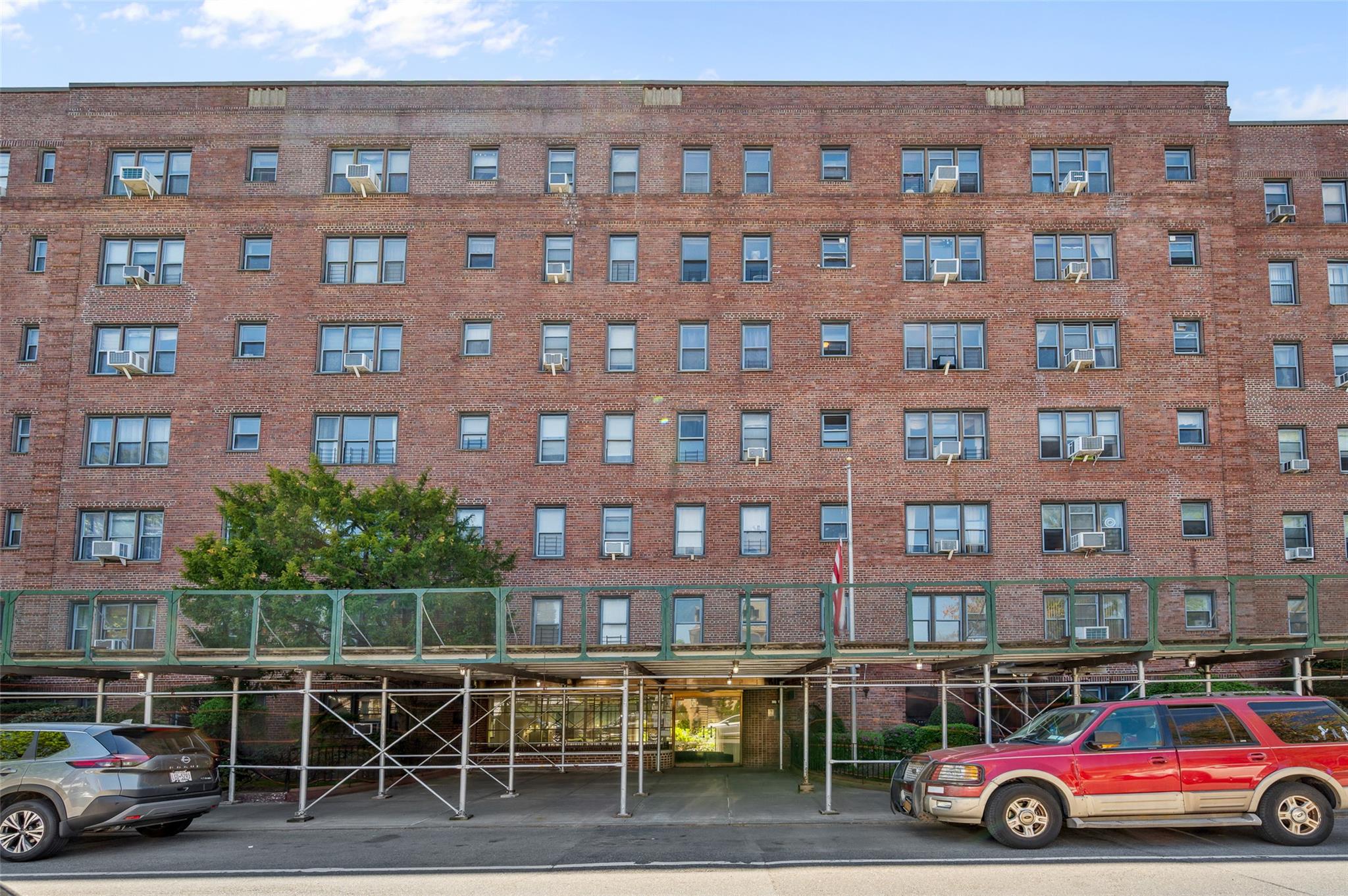 Property for Sale at Hoover Avenue 505, Briarwood, Queens, NY - Bathrooms: 1 
Rooms: 3  - $185,000