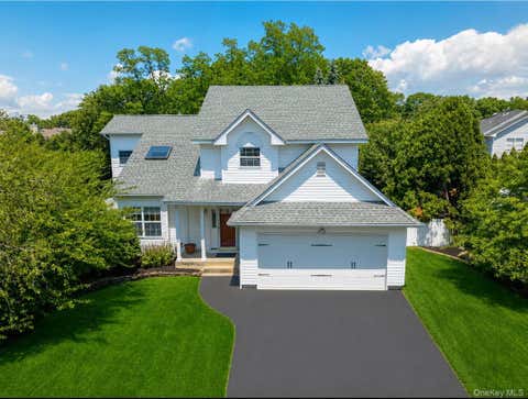 Homes For Sale - 14 Long House Way<br/> Commack, NY 11725