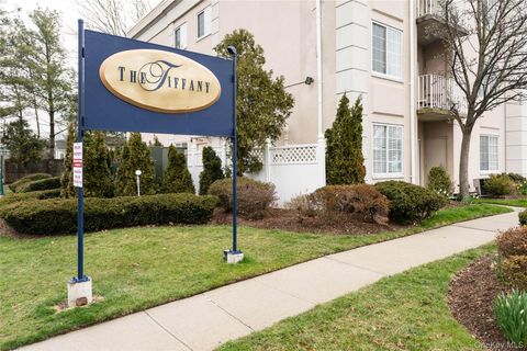 Photo of 54 School Street #315, Westbury, NY 11590 (MLS # 918698)