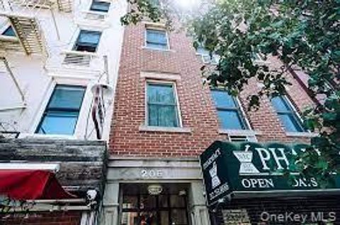 206 1st Avenue 1A New York (Manhattan) NY 10009