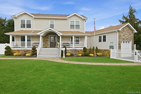 3 Neptune Place Massapequa NY 11758