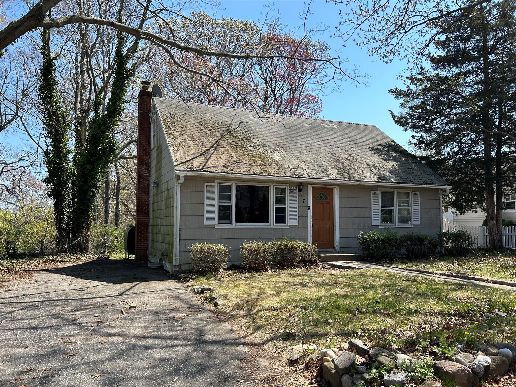 7 Seacliff Road, Sound Beach, New York image 2